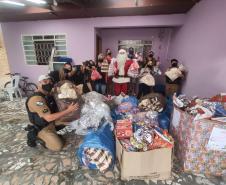 Natal Itinerante da Polícia Militar distribui mais de 4,5 mil brinquedos em bairros carentes de Curitiba