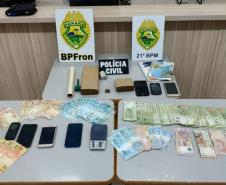 Ação conjunta da PM e Polícia Civil pela Operação Sinergia resulta em dinheiro, carro e crack apreendidos em Santo Antônio do Sudoeste