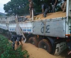 Carreta com mais de cinco toneladas de maconha é apreendida pela PM em Campo Bonito durante a Operação Sinergia