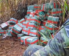Operações com Cães do BPFron apreende mais de 2,5 toneladas de maconha em Santa Helena (PR)