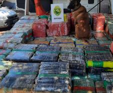 Operações com Cães do BPFron apreende mais de 2,5 toneladas de maconha em Santa Helena (PR)