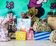 PM faz entrega de presentes arrecadados na campanha Natal Solidário em Curitiba