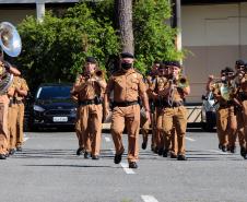 Banda de Música da PMPR faz apresentação para policiais que trabalham no administrativo no Quartel do Comando-Geral