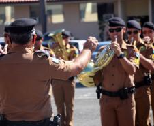 Banda de Música da PMPR faz apresentação para policiais que trabalham no administrativo no Quartel do Comando-Geral