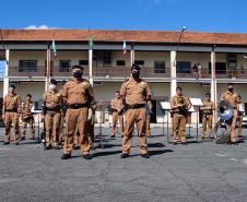 Banda de Música da PMPR faz apresentação para policiais que trabalham no administrativo no Quartel do Comando-Geral