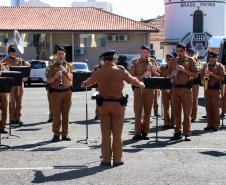 Banda de Música da PMPR faz apresentação para policiais que trabalham no administrativo no Quartel do Comando-Geral