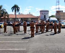 Banda de Música da PMPR faz apresentação para policiais que trabalham no administrativo no Quartel do Comando-Geral