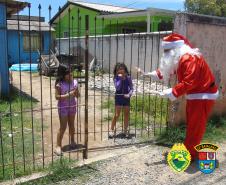 Batalhão da PM de Colombo, na RMC, entrega cerca de mil brinquedos durante ação de Natal