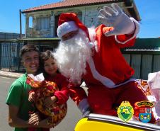 Batalhão da PM de Colombo, na RMC, entrega cerca de mil brinquedos durante ação de Natal