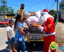 Batalhão da PM de Colombo, na RMC, entrega cerca de mil brinquedos durante ação de Natal