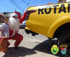 Batalhão da PM de Colombo, na RMC, entrega cerca de mil brinquedos durante ação de Natal