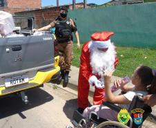 Batalhão da PM de Colombo, na RMC, entrega cerca de mil brinquedos durante ação de Natal