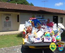 Batalhão da PM de Colombo, na RMC, entrega cerca de mil brinquedos durante ação de Natal