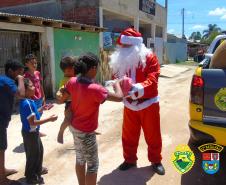 Batalhão da PM de Colombo, na RMC, entrega cerca de mil brinquedos durante ação de Natal