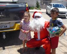 Batalhão da PM de Colombo, na RMC, entrega cerca de mil brinquedos durante ação de Natal