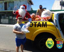 Batalhão da PM de Colombo, na RMC, entrega cerca de mil brinquedos durante ação de Natal