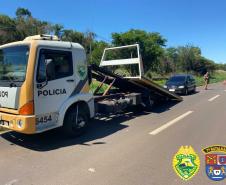 No Noroeste do estado, PM apreende um carro carregado com contrabando e uma arma de fogo