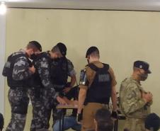 PM encaminha 14 pessoas e apreende drogas e uma arma de fogo durante operação no Litoral do estado