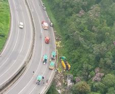 (ATUALIZADA) Forças de segurança e aeronaves atendem acidente de ônibus