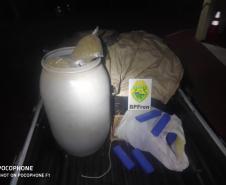 BPFron apreende quase 100 quilos de maconha e 32,5 mil pacotes de cigarros contrabandeados no Paraná