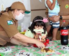 PM faz surpresa para criança aniversariante em Pontal do Paraná (PR), no Litoral