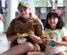PM faz surpresa para criança aniversariante em Pontal do Paraná (PR), no Litoral