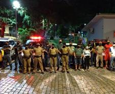PM faz operação AIFU e fiscaliza comércios e trânsito em Paranaguá (PR)