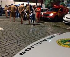 PM faz operação AIFU e fiscaliza comércios e trânsito em Paranaguá (PR)