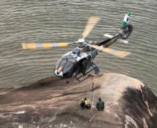 BPMOA socorre homem que caiu da Pedra da Baleia em Matinhos (PR) e vítima de acidente de trânsito em Palmeiras (PR)