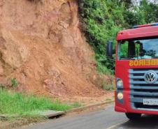 Chuva no Litoral alerta Corpo de Bombeiros sobre alagamentos e deslizamentos