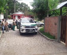 Polícia Ambiental presta apoio na remoção de tigre da Malásia e papagaios para o Zoológico de Curitiba