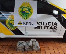 Mais de 20 quilos de maconha são apreendidos e responsável pelo transporte é preso, em Santa Helena (PR)