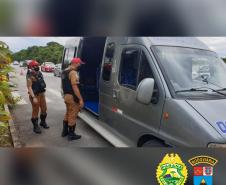 Polícia Rodoviária fiscaliza acesso ao Litoral com cães de faro e apreende maconha e ecstasy durante a Operação Vida