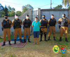 Em Colombo, na RMC, policiais militares fazem surpresa em aniversário de menino fã da PM