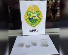 Cão de faro do BPRv localiza drogas sintéticas durante a Operação Vida em Pontal do Paraná