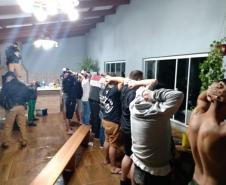 Policiais encerram festa rave clandestina no interior do estado