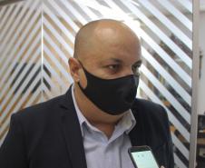 Comandante-Geral entrega medalha a agente aposentado da Polícia Federal em Curitiba