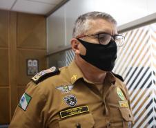 Comandante-Geral entrega medalha a agente aposentado da Polícia Federal em Curitiba
