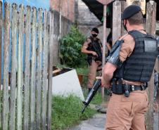 PM cumpre mandados judiciais no Litoral e encaminha dois homens por tráfico durante a Operação Vida