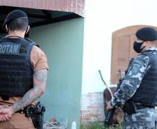 PM cumpre mandados judiciais no Litoral e encaminha dois homens por tráfico durante a Operação Vida