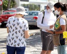 Durante blitz educativa, PM leva conscientização à população com abordagens educativas e lúdicas em Matinhos (PR)