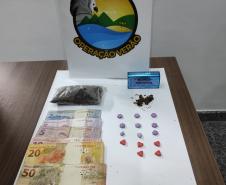 Em ações separadas, PM de Matinhos encaminha três por tráfico de drogas e apreende ecstasy e maconha