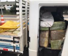 Caminhão com 985 quilos de maconha que seguia para Colombo (PR) é interceptado pelo BPRv na Rodovia da Uva