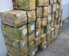 Caminhão com 985 quilos de maconha que seguia para Colombo (PR) é interceptado pelo BPRv na Rodovia da Uva