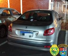 Na noite de domingo, PM de Maringá (PR) encaminha oito pessoas, apreende drogas e recupera veículos furtados, em ações separadas
