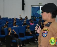PM faz palestra sobre profissão policial militar no retorno às aulas em Maringá (PR)