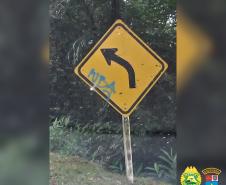 Durante Operação Vida, Polícia Rodoviária encaminha dois envolvidos por pichação em placas de sinalização em Morretes (PR)