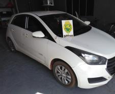 BPFron recupera carro roubado carregado com 262 quilos de insumo para suplementos contrabandeados em Cascavel (PR)