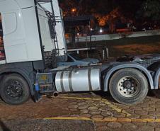 Um caminhão roubado foi recuperado após acionamento da Central de Operações da PM, em Cascavel (PR)
