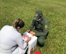 Aeronaves da PM levam vacinas e insumos para municípios do Interior do Paraná